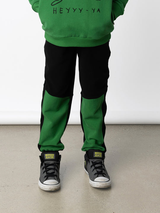 Minti kids clothing. Straight leg trackies with contrast side panels, front pockets, elastic waistband and shoelace ties. 330 Gram // Brushed Inside // 95% Cotton // 5% Elastane.