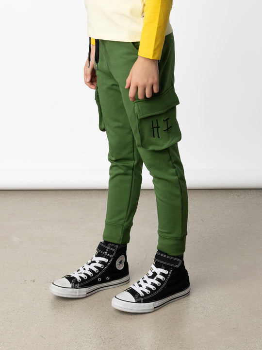 Minti kids clothing. Tapered leg trackies with awesome cargo style pockets, front pockets, shoelace cord and 2x2 rib waistband and cuffs. 320 Gram // 95% Cotton // 5% Elastane.