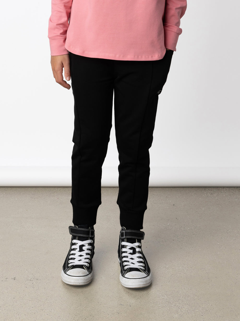 Minti kids clothing. Super cosy slip on trackies with elasticated waistband, drop crotch, super cool side pockets and 2x2 rib cuffs. 320 Gram // 95% Cotton // 5% Elastane.