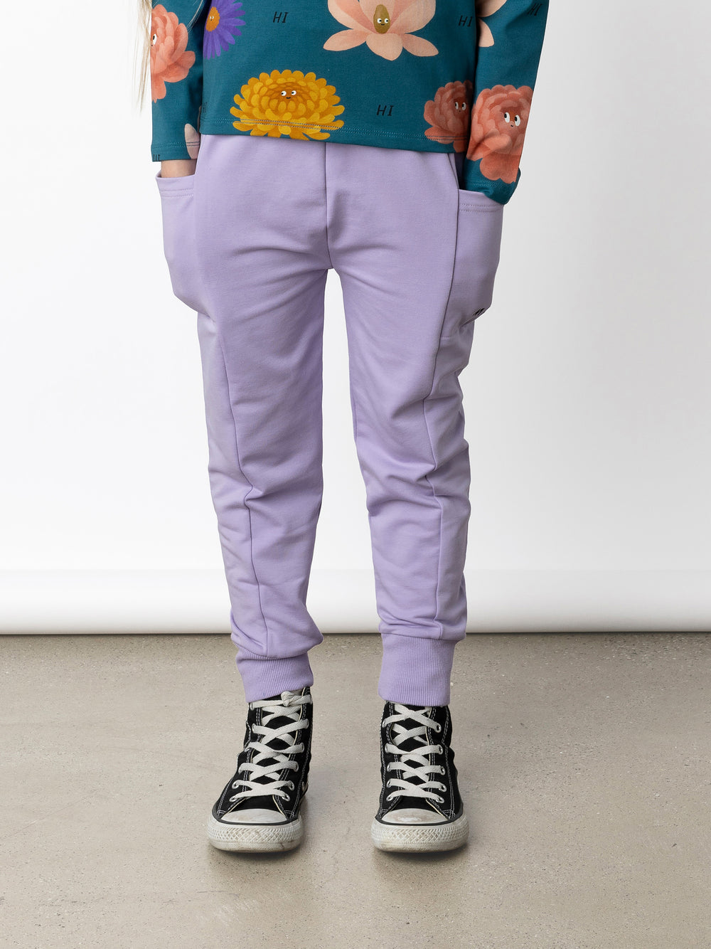 Minti kids clothing. Super cosy slip on trackies with elasticated waistband, drop crotch, super cool side pockets and 2x2 rib cuffs. 320 Gram // 95% Cotton // 5% Elastane.
