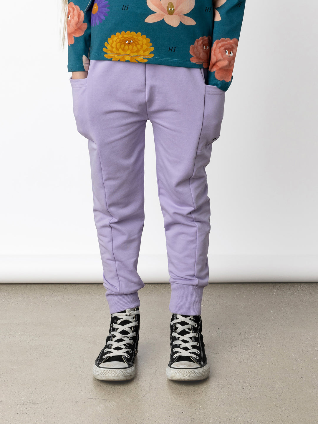 Minti kids clothing. Super cosy slip on trackies with elasticated waistband, drop crotch, super cool side pockets and 2x2 rib cuffs. 320 Gram // 95% Cotton // 5% Elastane.