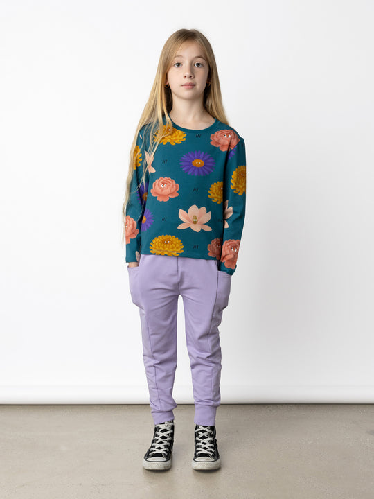 Minti kids clothing. Boxy style long sleeved tee. 190 Gram // 95% Cotton // 5% Elastane.