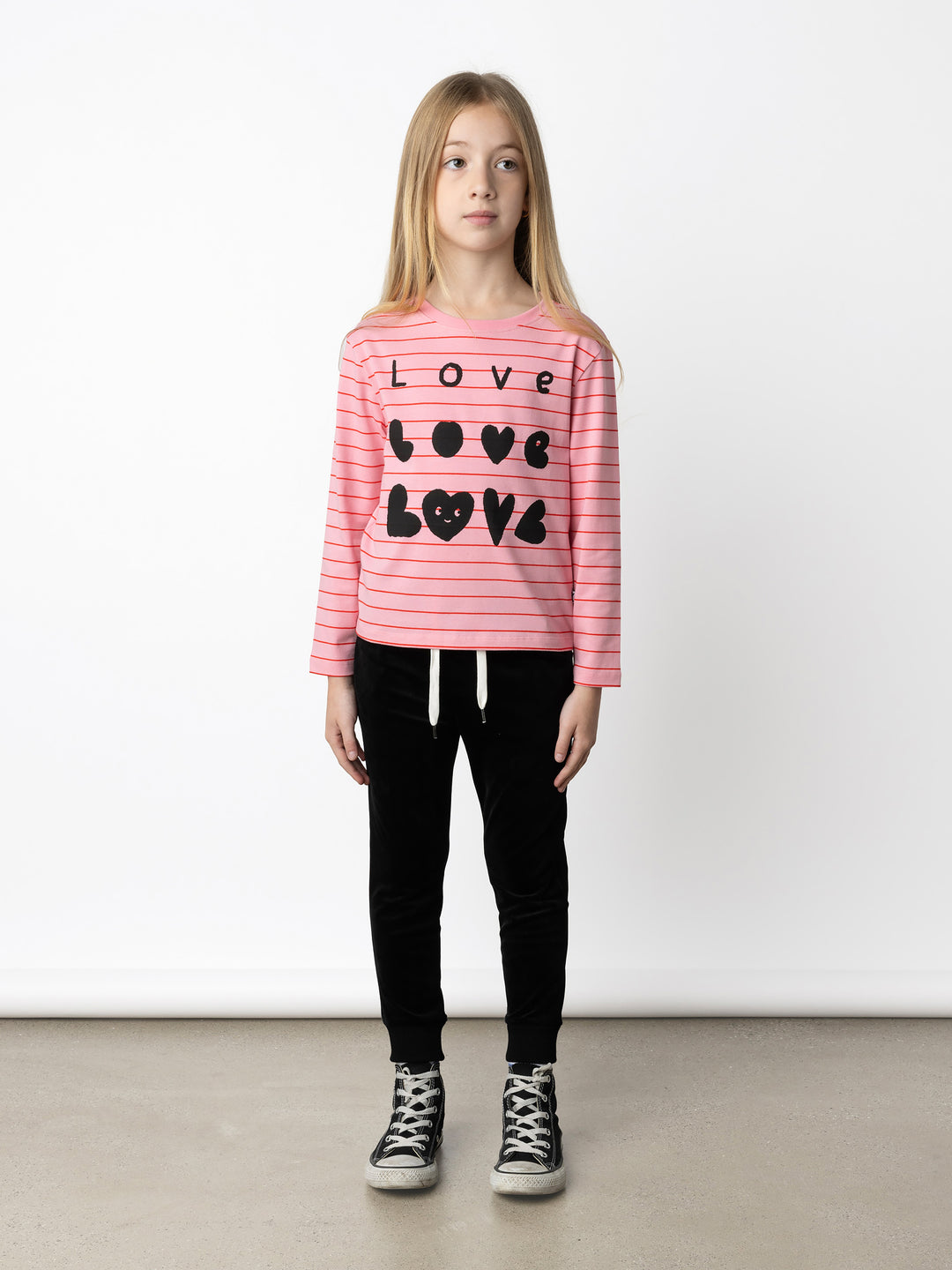 Minti kids clothing. Boxy style long sleeved tee. 190 Gram // 95% Cotton // 5% Elastane.