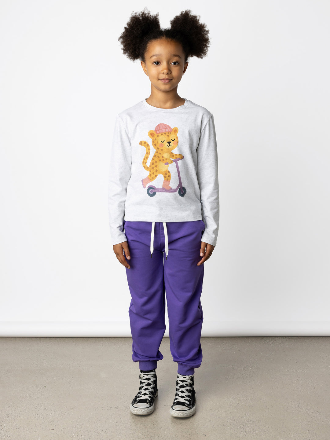 Minti kids clothing. Boxy style long sleeved tee. 190 Gram // 95% Cotton // 5% Elastane.