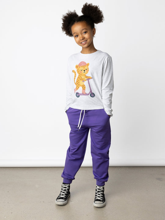 Minti kids clothing. Boxy style long sleeved tee. 190 Gram // 95% Cotton // 5% Elastane.