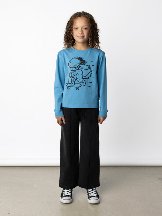 Minti kids clothing. Boxy style long sleeved tee. 190 Gram // 95% Cotton // 5% Elastane.