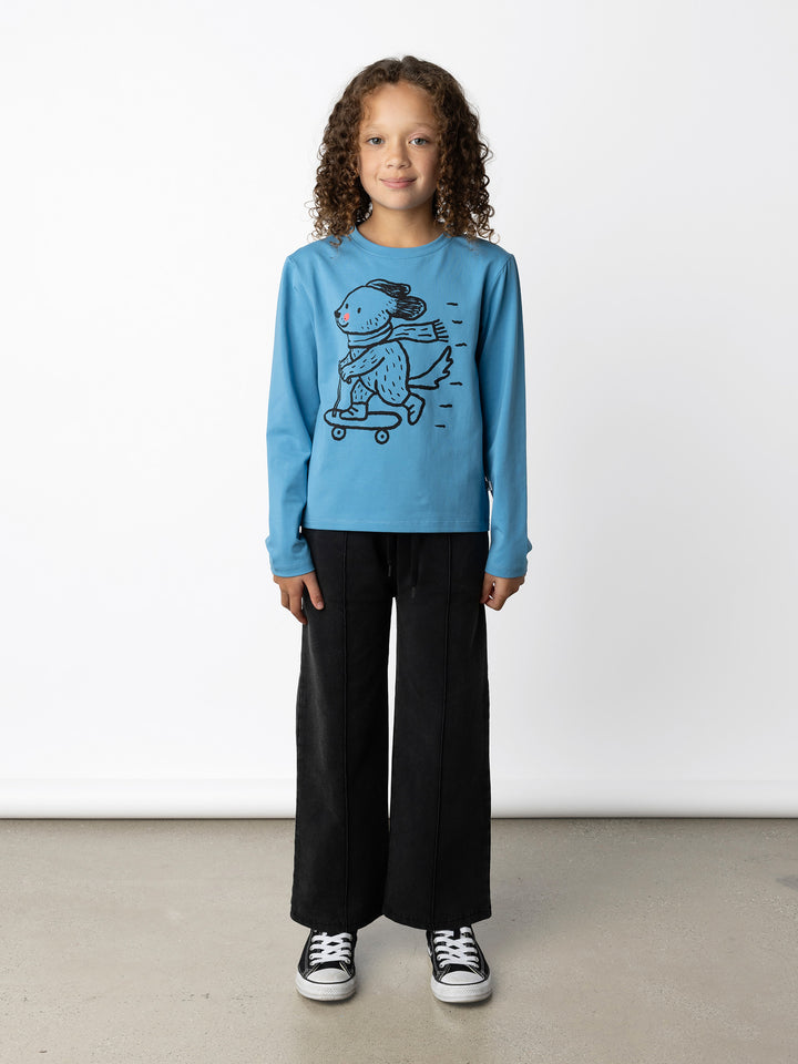 Minti kids clothing. Boxy style long sleeved tee. 190 Gram // 95% Cotton // 5% Elastane.