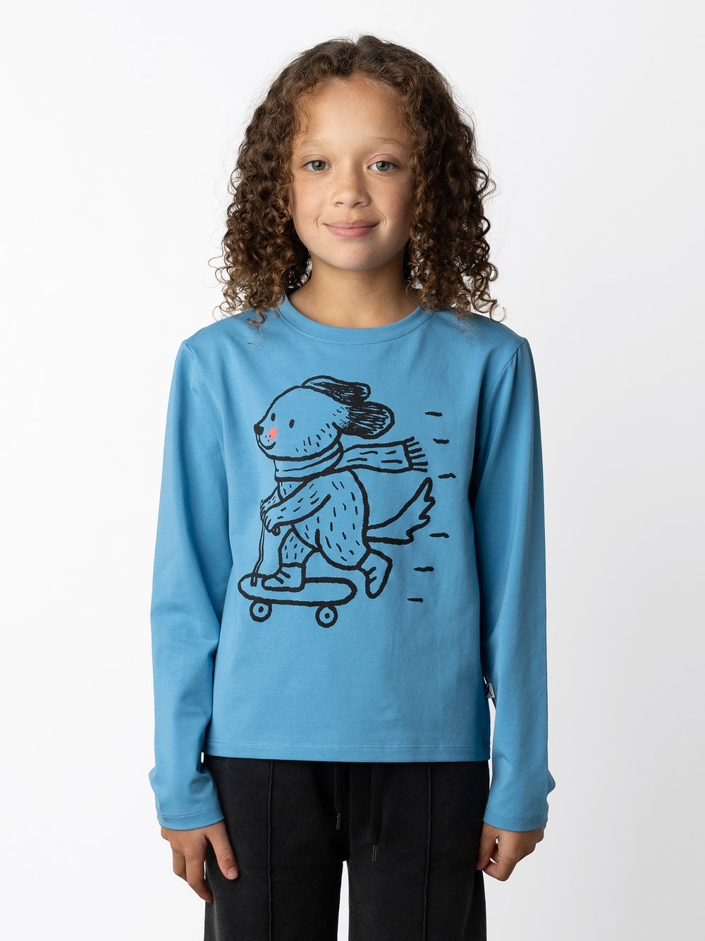 Minti kids clothing. Boxy style long sleeved tee. 190 Gram // 95% Cotton // 5% Elastane.