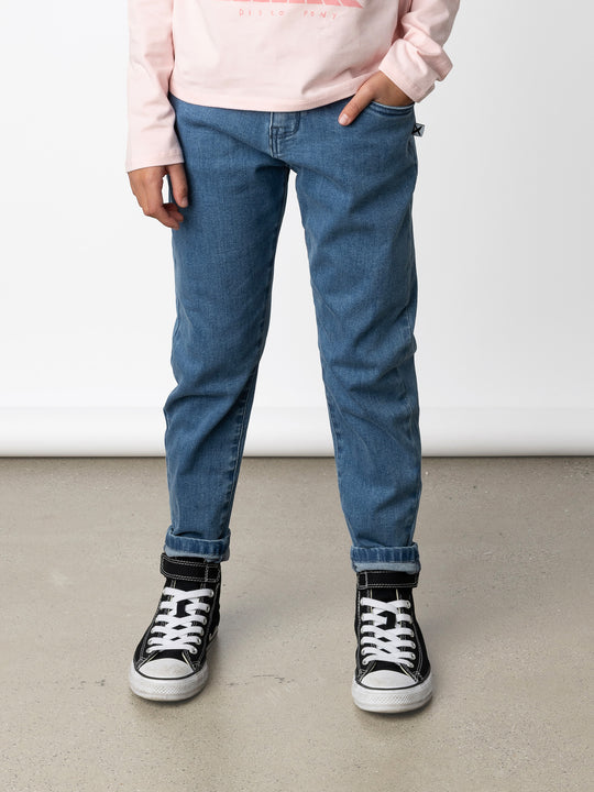 Minti kids clothing. Super cool straight leg denim jeans with front pockets and back pockets. Adjustables in the waistband for sizing. Small embroidery on the back. Super comfy stretch denim. Cotton // Polyester // Elastane.