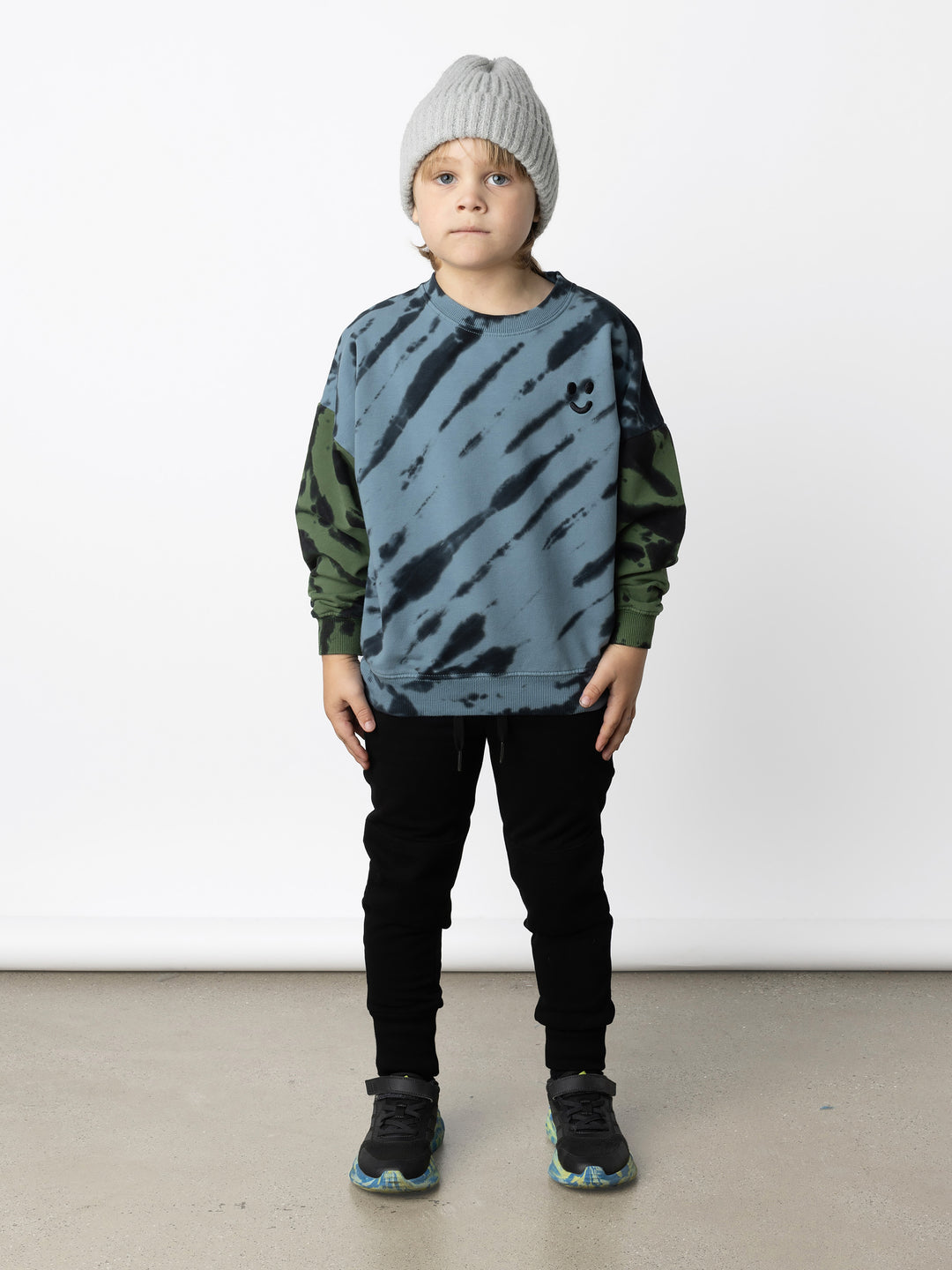 Minti kids clothing. Super cosy oversized fit crew with drop shoulder detail. 2x2 Rib at the neck, hem and cuffs. 320 Gram // 95% Cotton // 5% Elastane.