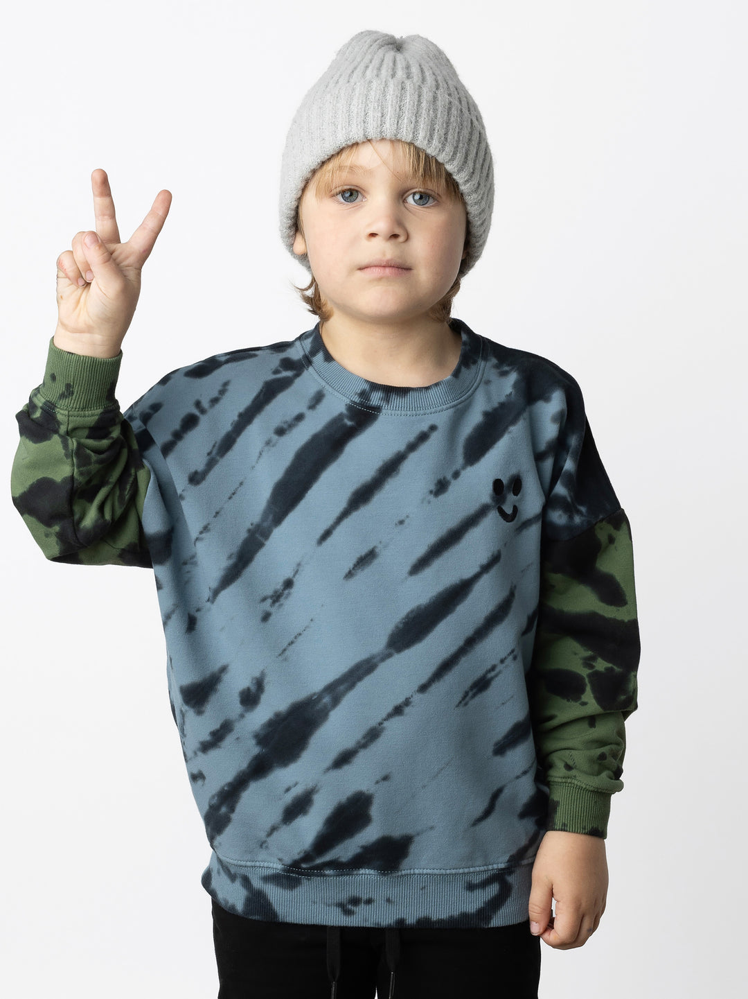 Minti kids clothing. Super cosy oversized fit crew with drop shoulder detail. 2x2 Rib at the neck, hem and cuffs. 320 Gram // 95% Cotton // 5% Elastane.