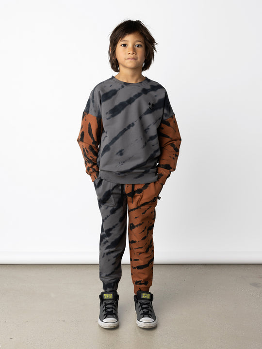 Minti kids clothing. Super cosy oversized fit crew with drop shoulder detail. 2x2 Rib at the neck, hem and cuffs. 320 Gram // 95% Cotton // 5% Elastane.