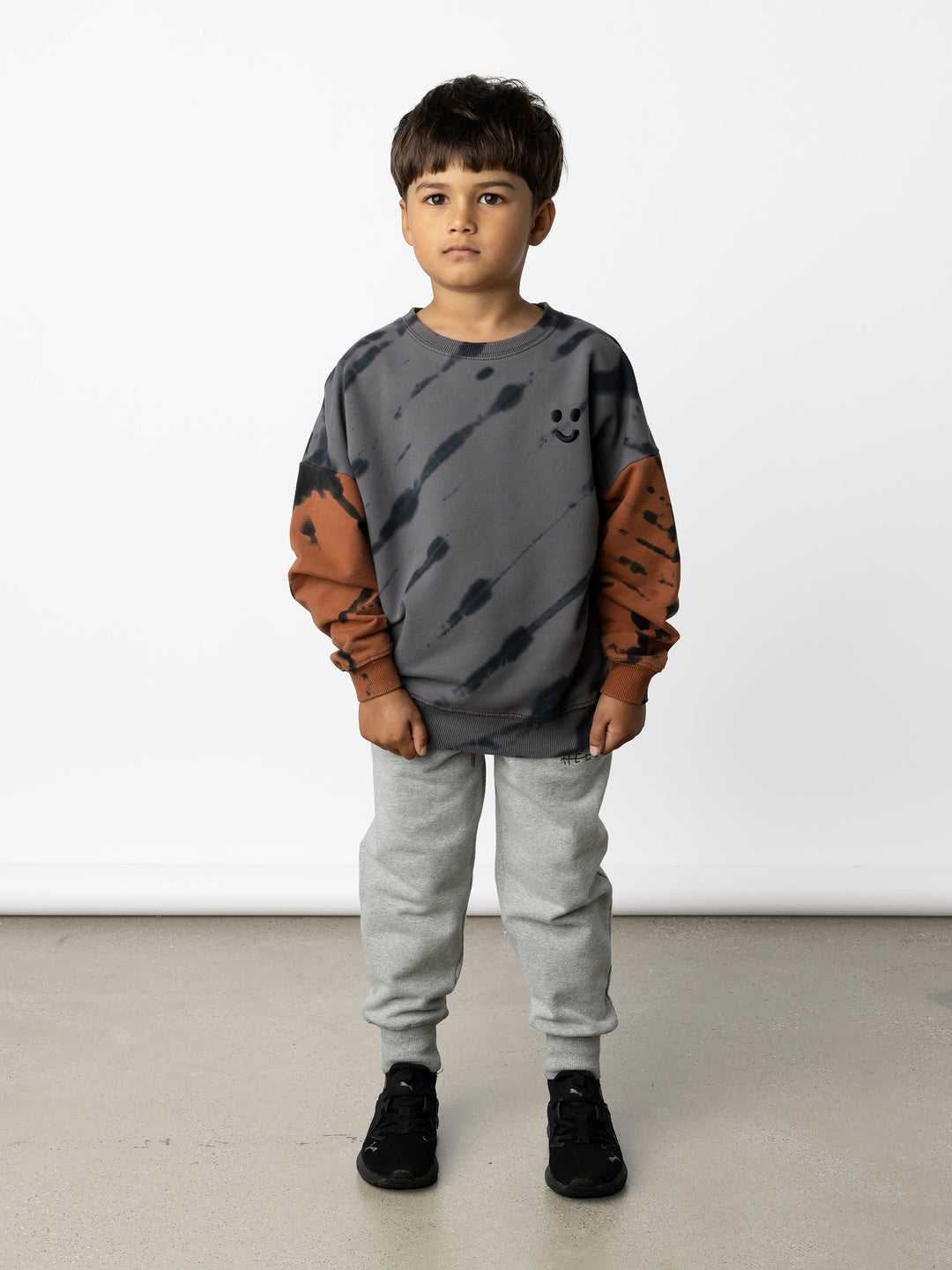 Minti kids clothing. Super cosy oversized fit crew with drop shoulder detail. 2x2 Rib at the neck, hem and cuffs. 320 Gram // 95% Cotton // 5% Elastane.