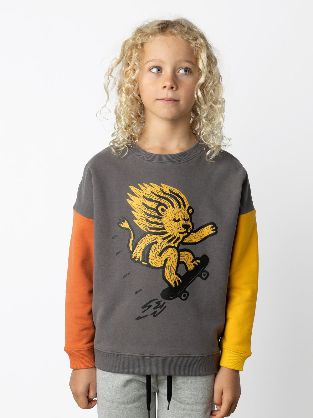 Minti kids clothing. Super cosy oversized fit crew with drop shoulder detail. 2x2 Rib at the neck, hem and cuffs. 330 Gram // Brushed Inside // 95% Cotton // 5% Elastane.