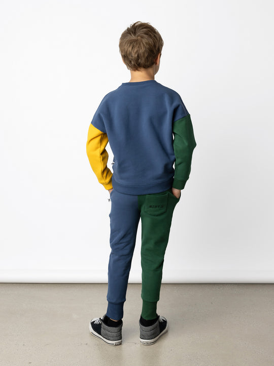 Minti kids clothing. Super cosy oversized fit crew with drop shoulder detail. 2x2 Rib at the neck, hem and cuffs. 330 Gram // Brushed Inside // 95% Cotton // 5% Elastane.