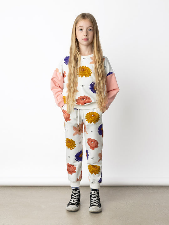 Minti kids clothing. Super cosy oversized fit crew with drop shoulder detail. 2x2 Rib at the neck, hem and cuffs. 320 Gram // 95% Cotton // 5% Elastane.