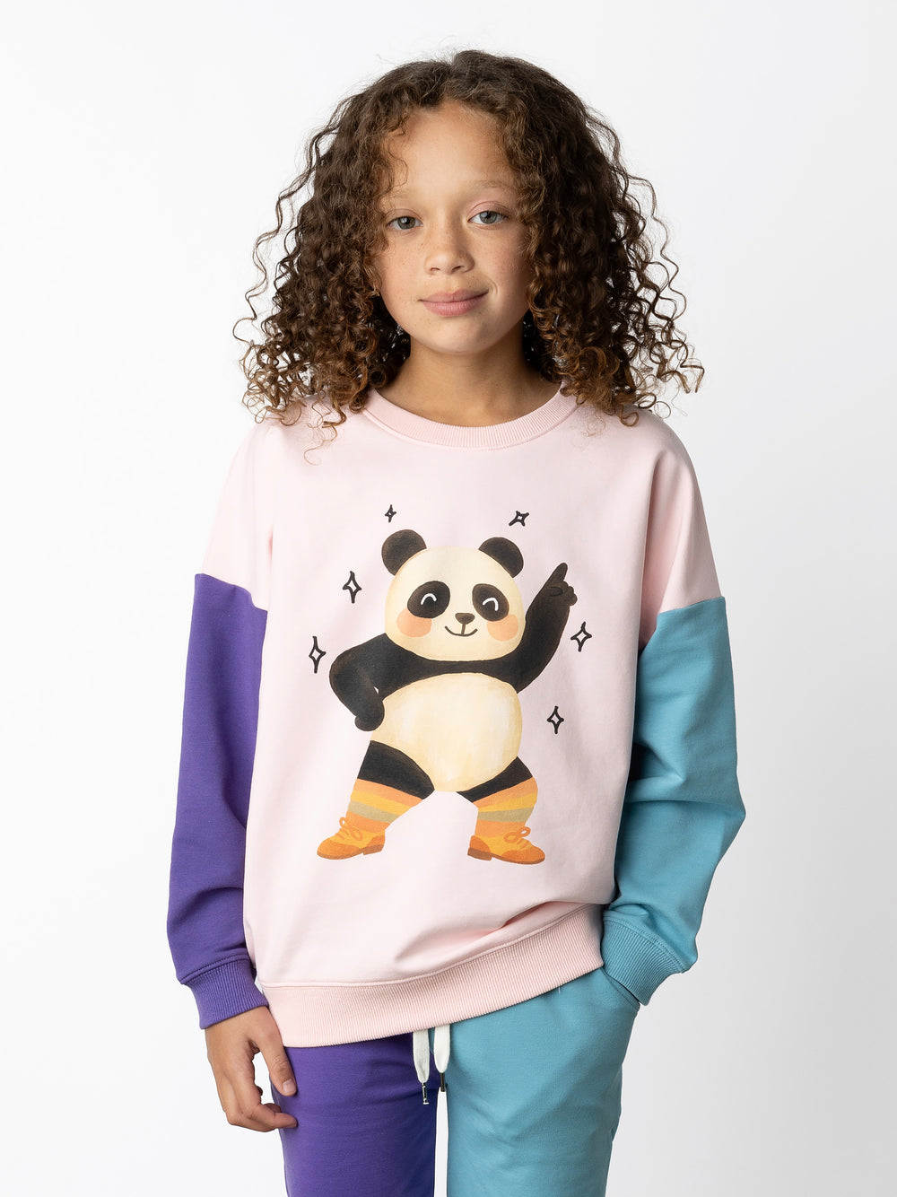 Minti kids clothing. Super cosy oversized fit crew with drop shoulder detail. 2x2 Rib at the neck, hem and cuffs. 320 Gram // 95% Cotton // 5% Elastane.