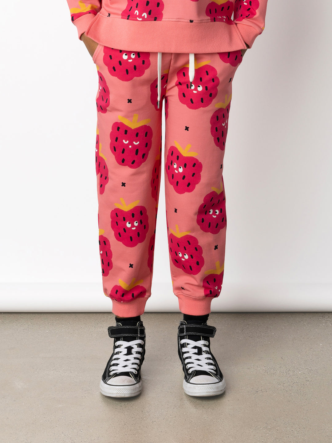 Minti kids clothing. Relaxed fit trackies with cosy side pockets, elasticated waistband, shoelace cord and 2x2 Rib cuffs. 320 Gram // 95% Cotton // 5% Elastane.