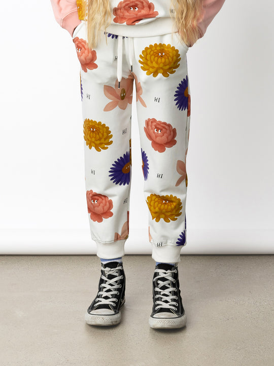 Minti kids clothing. Relaxed fit trackies with cosy side pockets, elasticated waistband, shoelace cord and 2x2 Rib cuffs. 320 Gram // 95% Cotton // 5% Elastane.