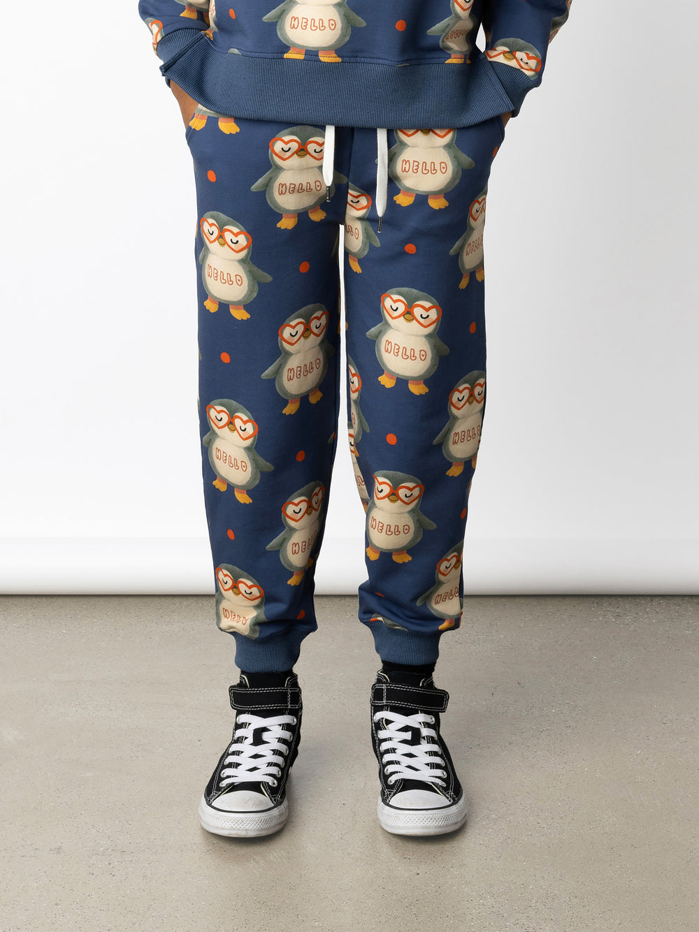 Minti kids clothing. Relaxed fit trackies with cosy side pockets, elasticated waistband, shoelace cord and 2x2 Rib cuffs. 320 Gram // 95% Cotton // 5% Elastane.
