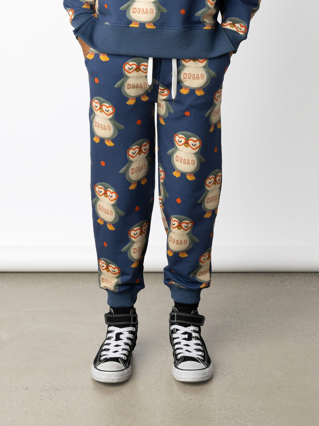 Minti kids clothing. Relaxed fit trackies with cosy side pockets, elasticated waistband, shoelace cord and 2x2 Rib cuffs. 320 Gram // 95% Cotton // 5% Elastane.