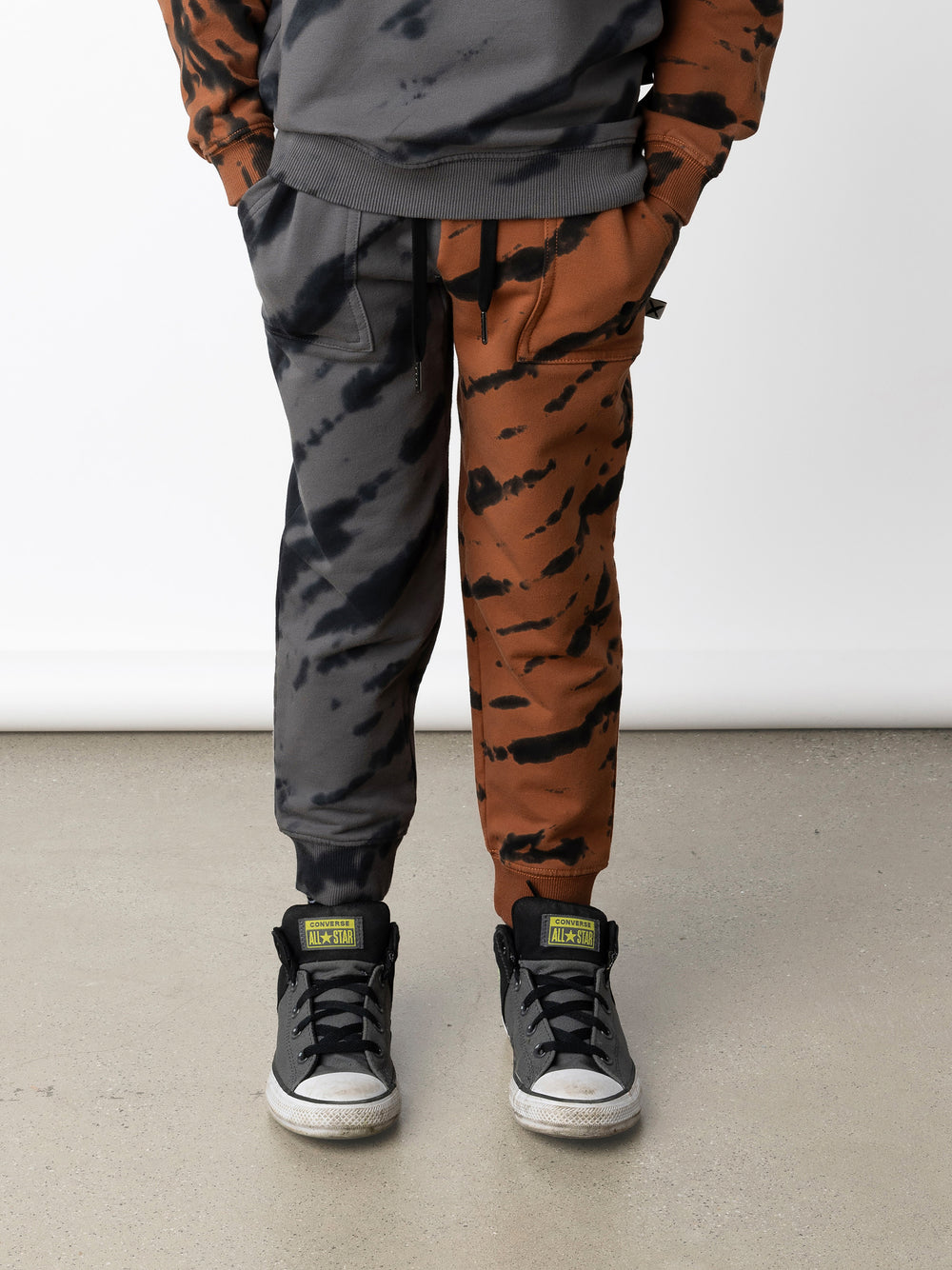 Minti kids clothing. Loose leg trackies with elasticated waistband, shoelace ties, 2x2 rib cuffs and super cool boxy pockets. 320 Gram // 95% Cotton // 5% Elastane.
