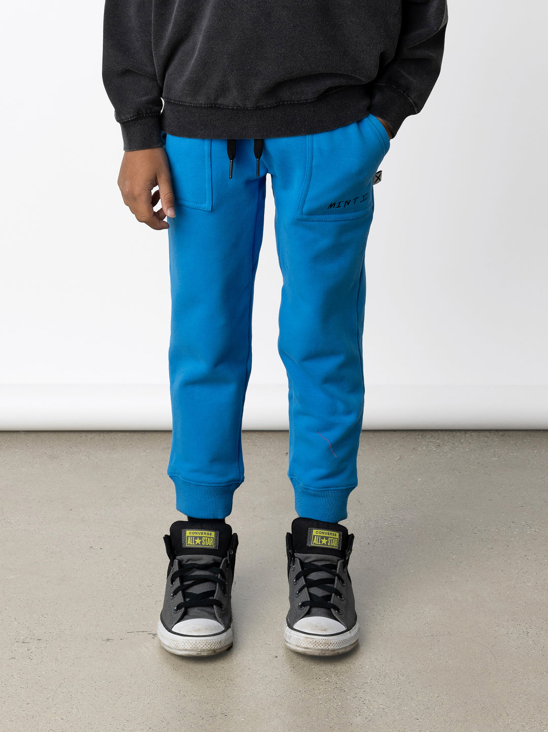Minti kids clothing. Loose leg trackies with elasticated waistband, shoelace ties, 2x2 rib cuffs and super cool boxy pockets. 330 Gram // Brushed Inside // 95% Cotton // 5% Elastane.