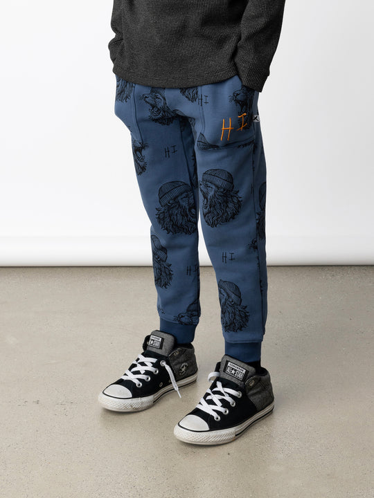Minti kids clothing. Loose leg trackies with elasticated waistband, shoelace ties, 2x2 rib cuffs and super cool boxy pockets. 330 Gram // Brushed Inside // 95% Cotton // 5% Elastane.