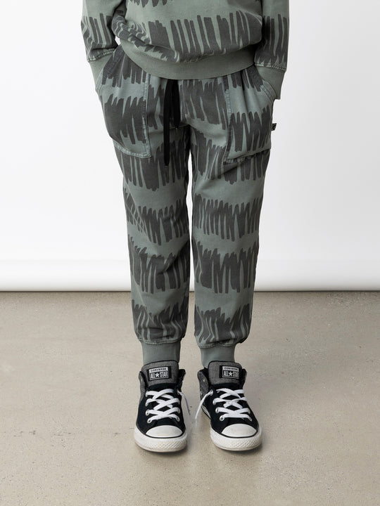 Minti kids clothing. Loose leg trackies with elasticated waistband, shoelace ties, 2x2 rib cuffs and super cool boxy pockets. 260 Gram // 95% Cotton // 5% Elastane.
