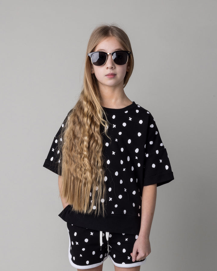 Close up of the Spotty Short Sleeve Crew in black on a kid, front view