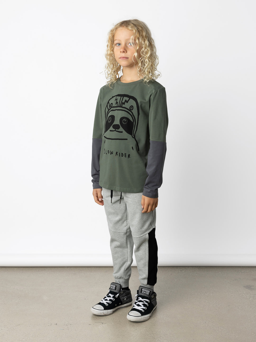 Minti kids clothing. Cosy and comfy tee with contrast sleeve panels for a cool pop of colour. 190 Gram // 95% Cotton // 5% Elastane