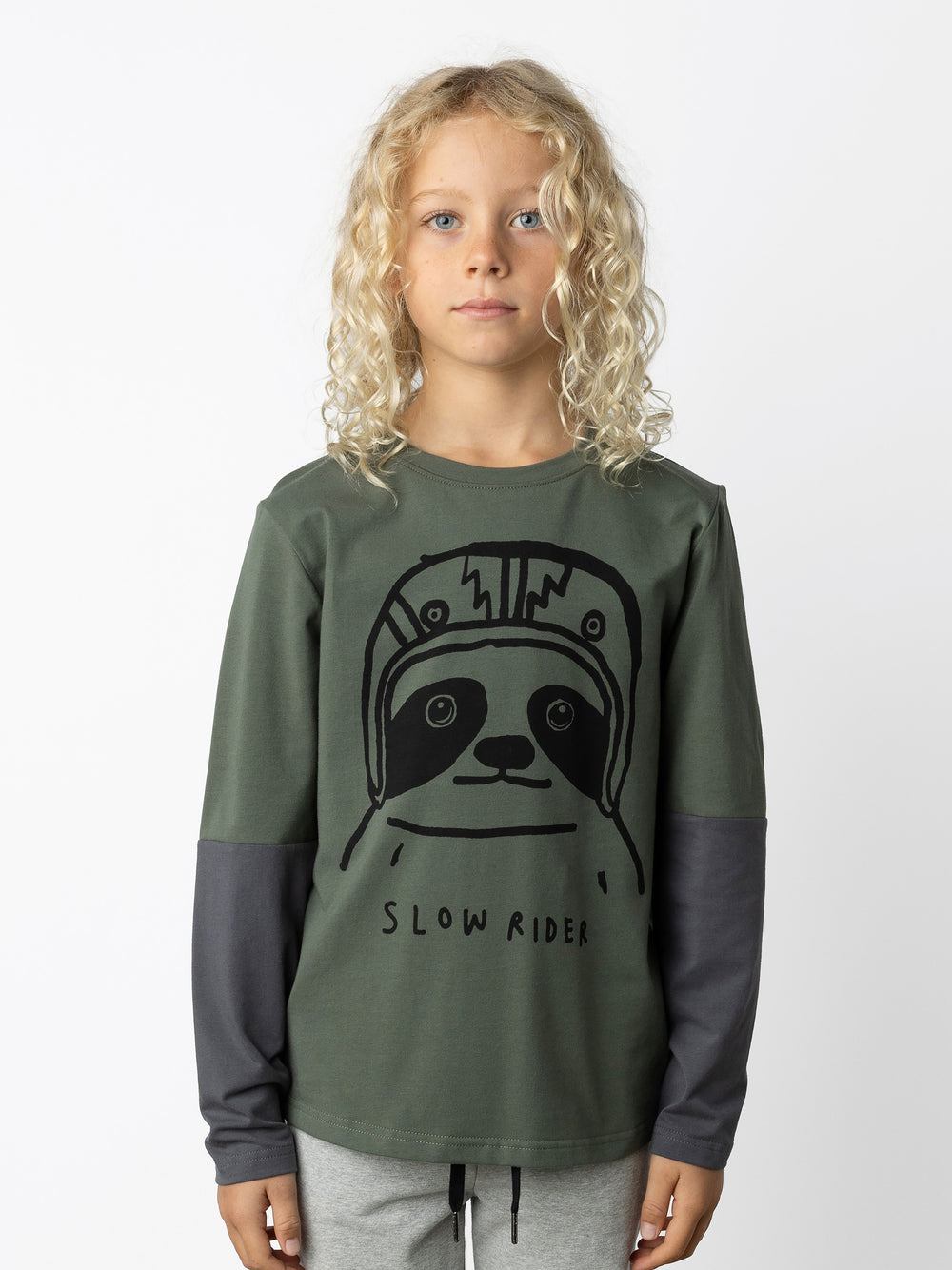 Minti kids clothing. Cosy and comfy tee with contrast sleeve panels for a cool pop of colour. 190 Gram // 95% Cotton // 5% Elastane
