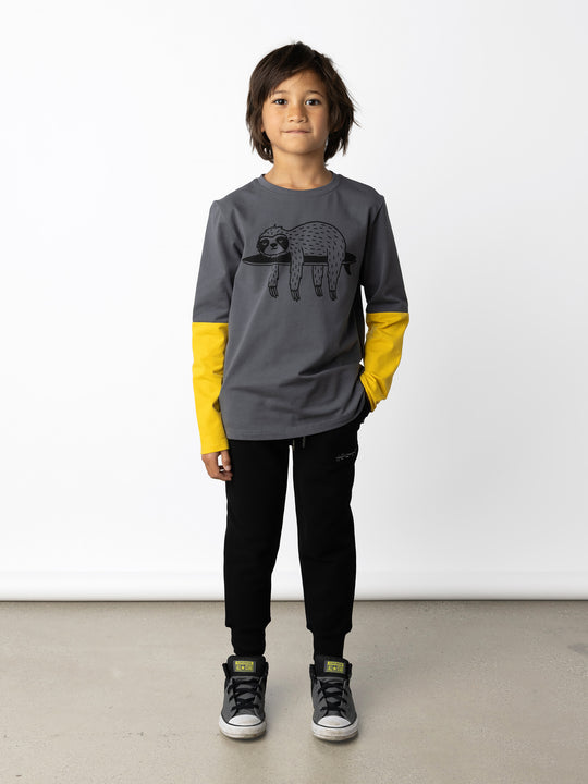 Minti kids clothing. Cosy and comfy tee with contrast sleeve panels for a cool pop of colour. 190 Gram // 95% Cotton // 5% Elastane