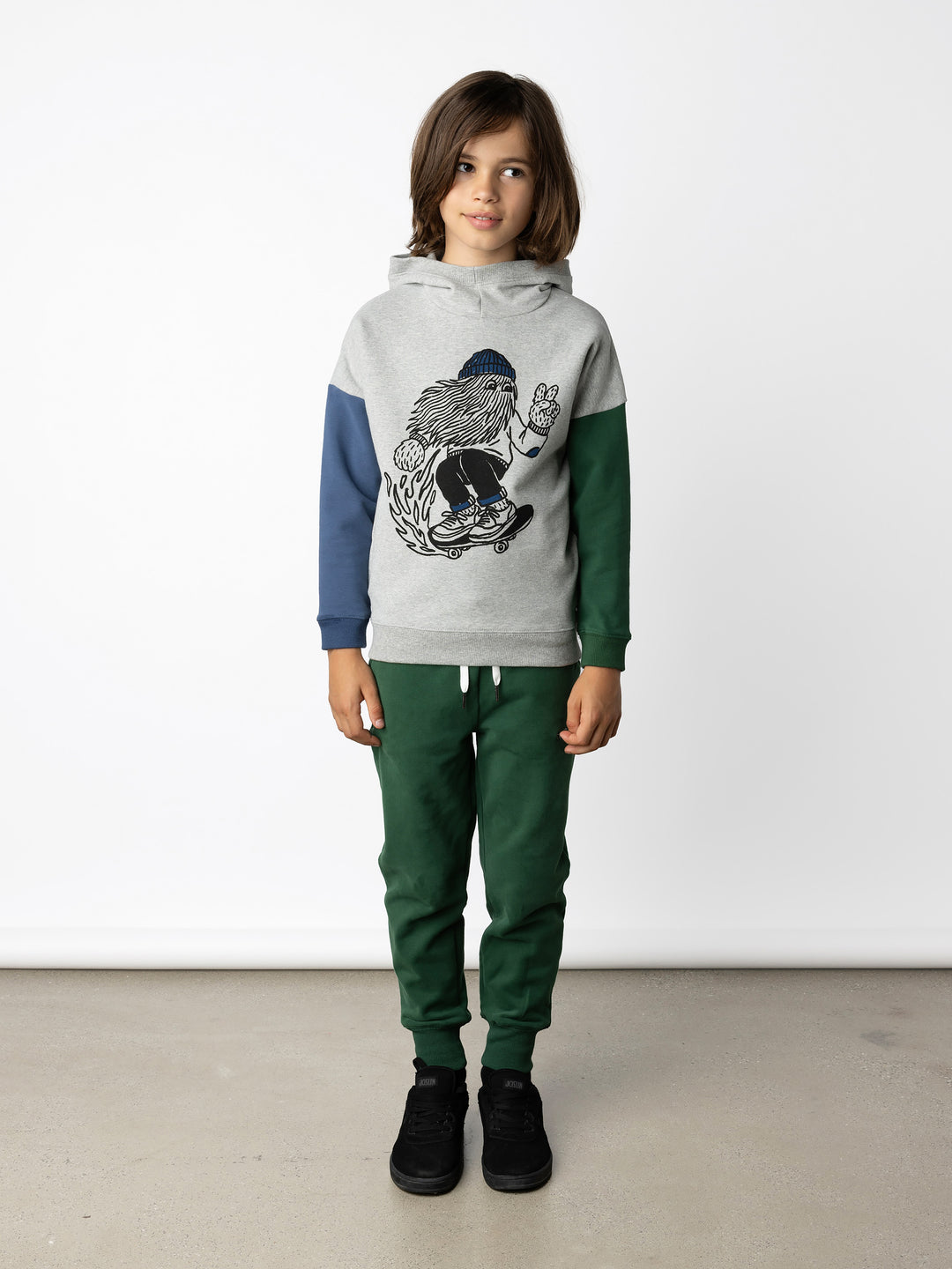 Minti kids clothing. Super cosy oversized fit hoodie with drop shoulder detail. 2x2 Rib on the hood edge, hem and cuffs. 330 Gram // Brushed Inside // 95% Cotton // 5% Elastane.