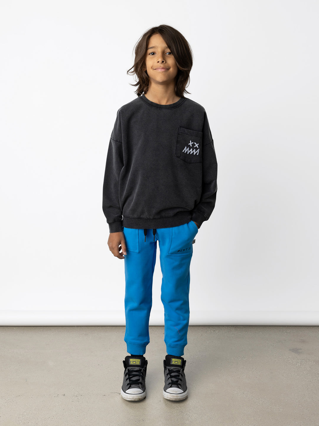 Minti kids clothing. Super cosy oversized fit crew with drop shoulder detail and cool front pocket. 2x2 Rib at the neck, hem and cuffs. 260 Gram // 95% Cotton // 5% Elastane.