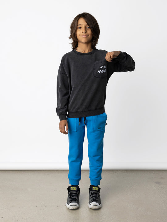 Minti kids clothing. Super cosy oversized fit crew with drop shoulder detail and cool front pocket. 2x2 Rib at the neck, hem and cuffs. 260 Gram // 95% Cotton // 5% Elastane.
