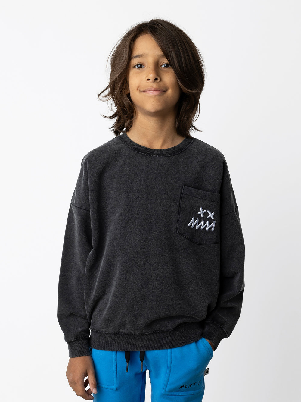 Minti kids clothing. Super cosy oversized fit crew with drop shoulder detail and cool front pocket. 2x2 Rib at the neck, hem and cuffs. 260 Gram // 95% Cotton // 5% Elastane.