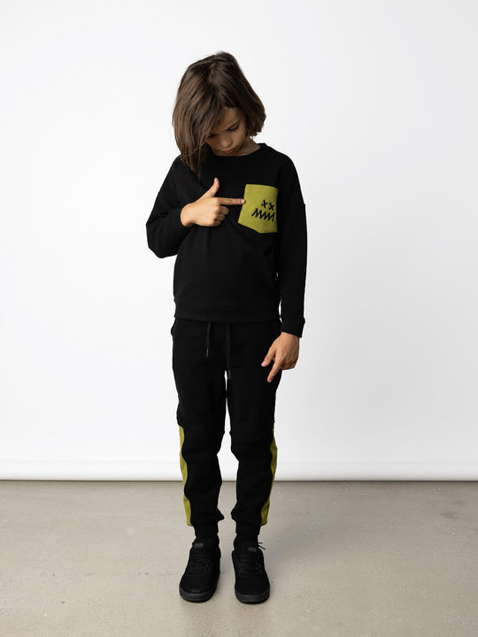 Minti kids clothing. Super cosy oversized fit crew with drop shoulder detail and cool front pocket. 2x2 Rib at the neck, hem and cuffs. 330 Gram // Brushed Inside // 95% Cotton // 5% Elastane.