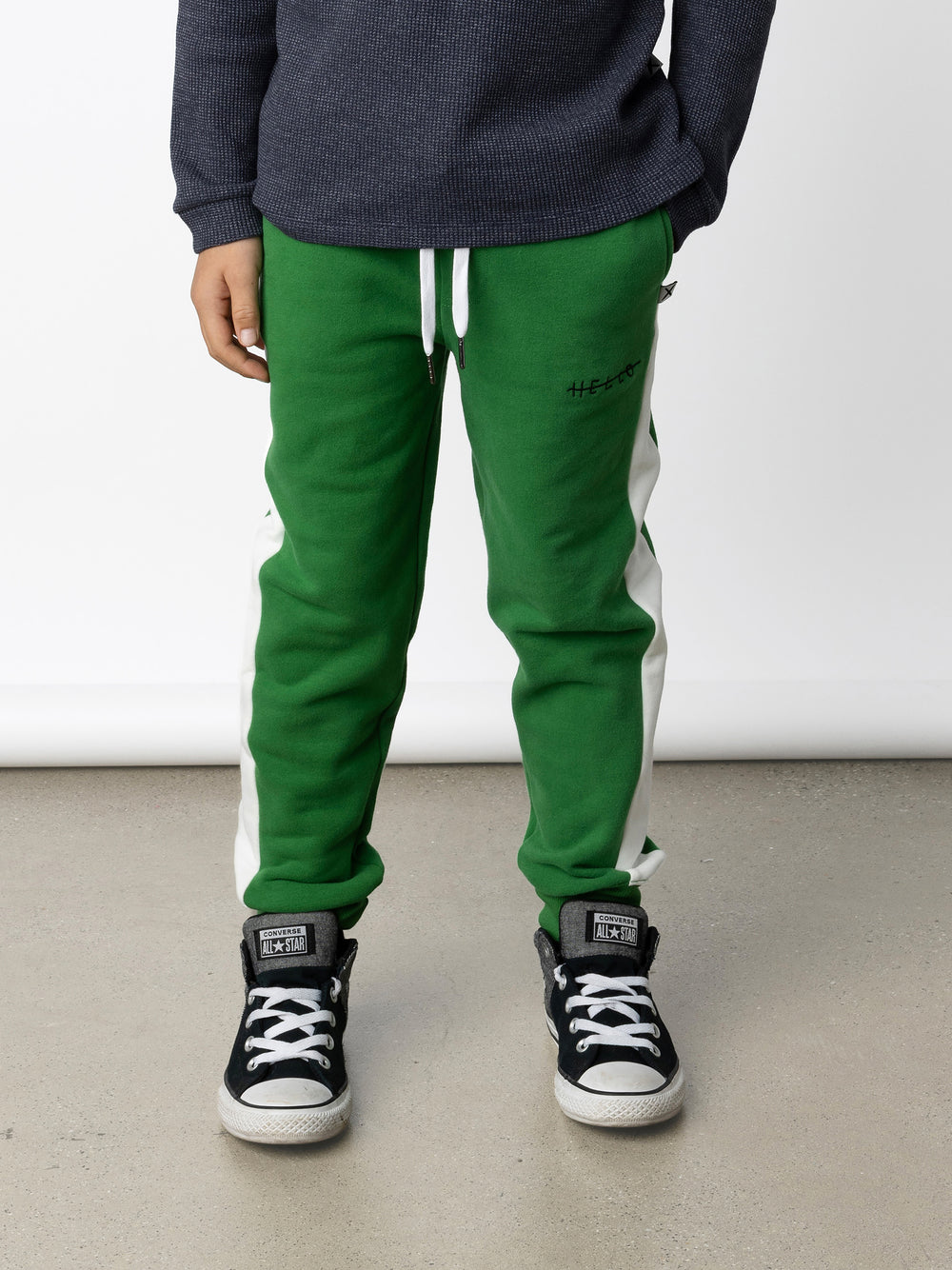 Minti kids clothing. Slim leg trackies with super cool contrast side panel! Front pockets, one back pocket, 2x2 rib elasticated waistband with shoelace tie. 2x2 rib cuffs. Small tonal Minti embroidery on the front. 330 Gram // Brushed Inside // 95% Cotton // 5% Elastane.