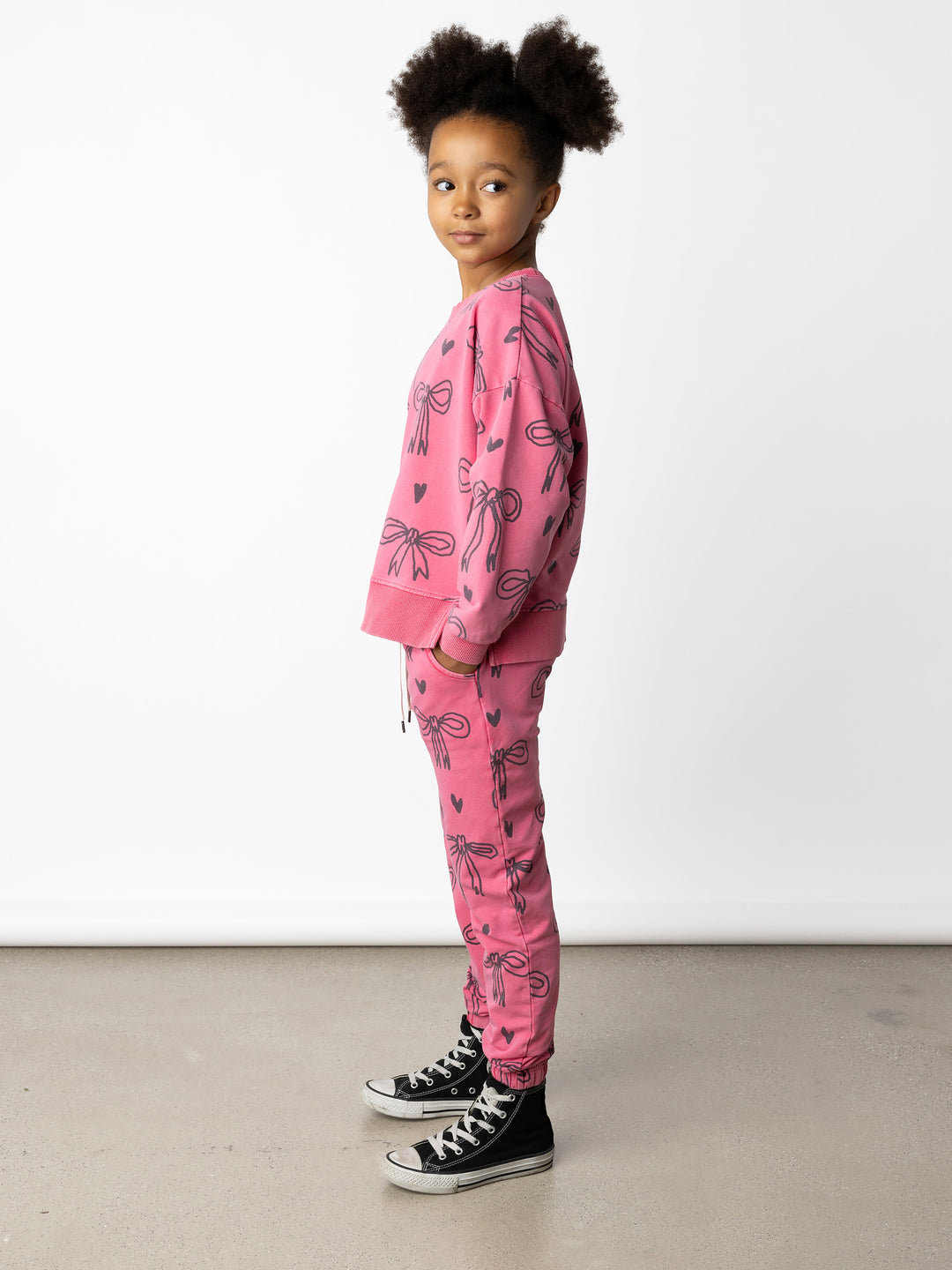 Minti kids clothing. Super cosy crew with drop shoulder detail and split hem. 2x2 Rib at the neck and hem. 260 Gram // 95% Cotton // 5% Elastane.