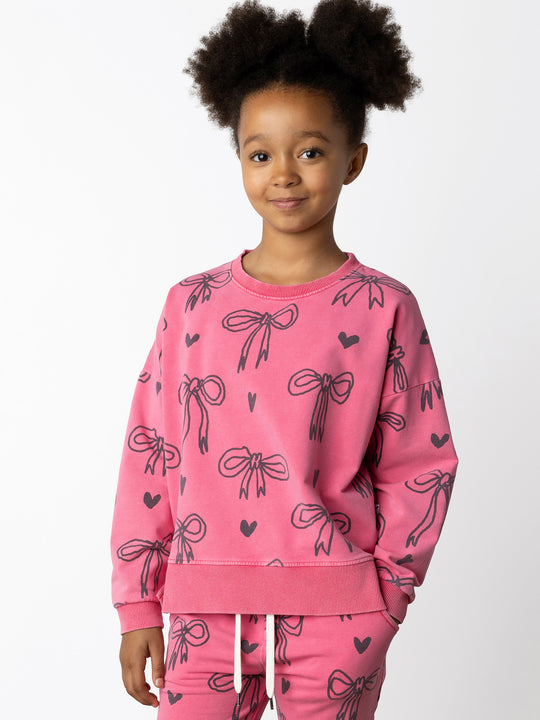 Minti kids clothing. Super cosy crew with drop shoulder detail and split hem. 2x2 Rib at the neck and hem. 260 Gram // 95% Cotton // 5% Elastane.