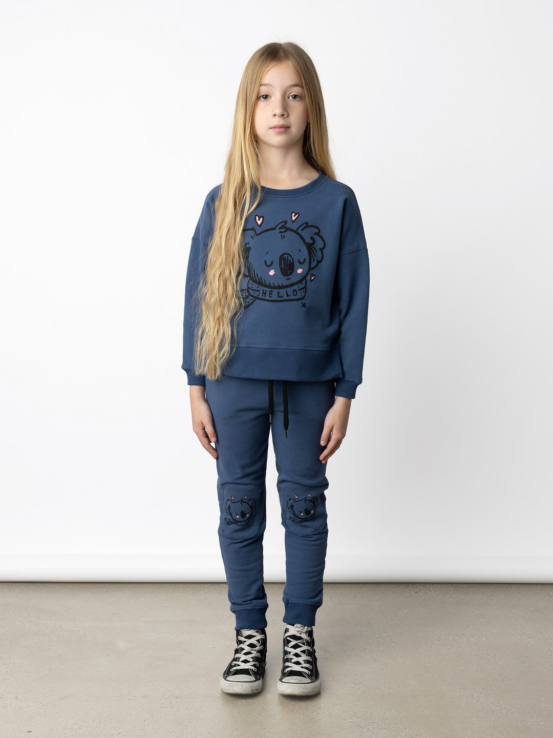 Minti kids clothing. Super cosy crew with drop shoulder detail and split hem. 2x2 Rib at the neck and hem. 260 Gram // 95% Cotton // 5% Elastane.