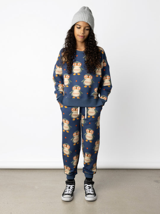 Minti kids clothing. Super cosy crew with drop shoulder detail and split hem. 2x2 Rib at the neck and hem. 260 Gram // 95% Cotton // 5% Elastane.