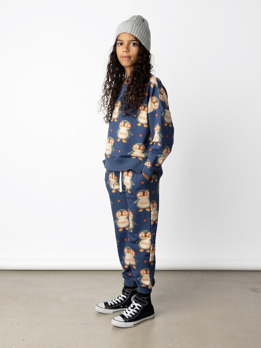 Minti kids clothing. Super cosy crew with drop shoulder detail and split hem. 2x2 Rib at the neck and hem. 260 Gram // 95% Cotton // 5% Elastane.