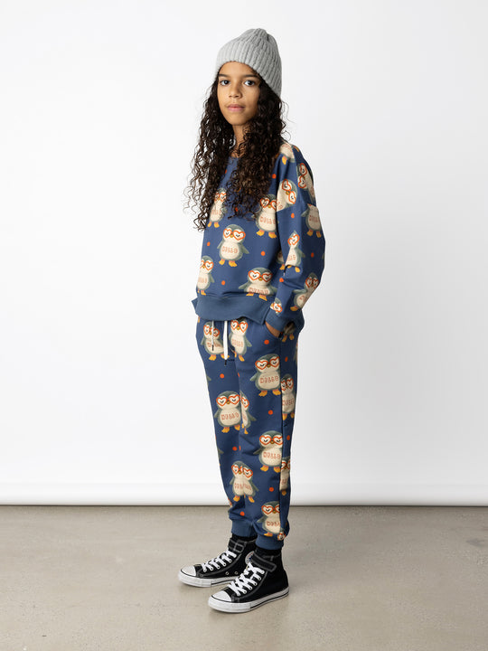 Minti kids clothing. Super cosy crew with drop shoulder detail and split hem. 2x2 Rib at the neck and hem. 260 Gram // 95% Cotton // 5% Elastane.