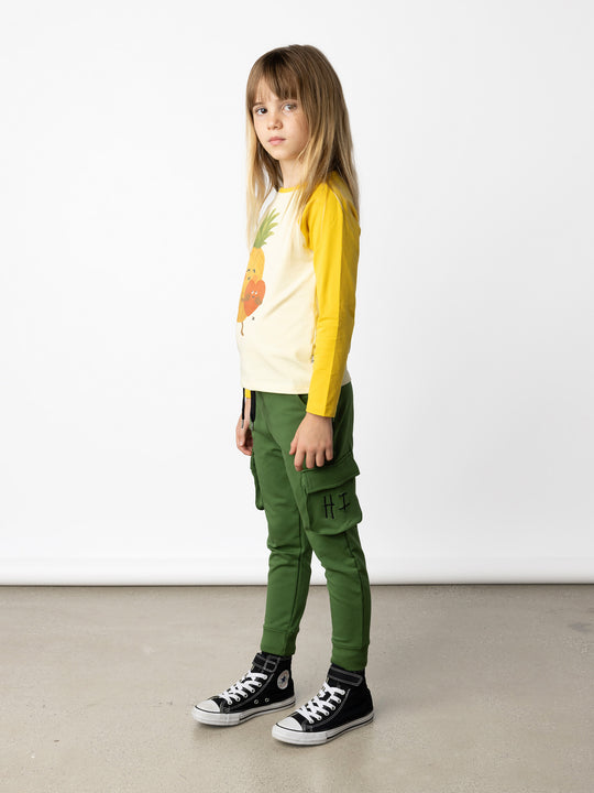 Minti kids clothing. Luxe raglan tee with contrast sleeves and neck. 190 Gram // 95% Cotton // 5% Elastane.