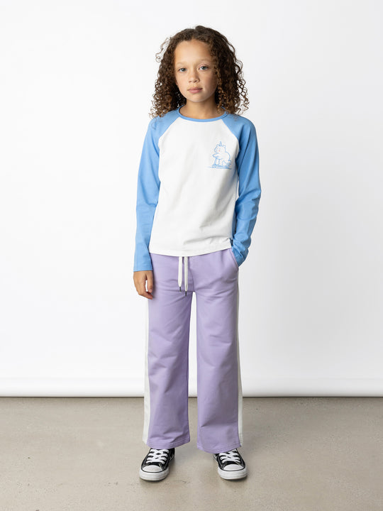 Minti kids clothing. Luxe raglan tee with contrast sleeves and neck. 190 Gram // 95% Cotton // 5% Elastane.
