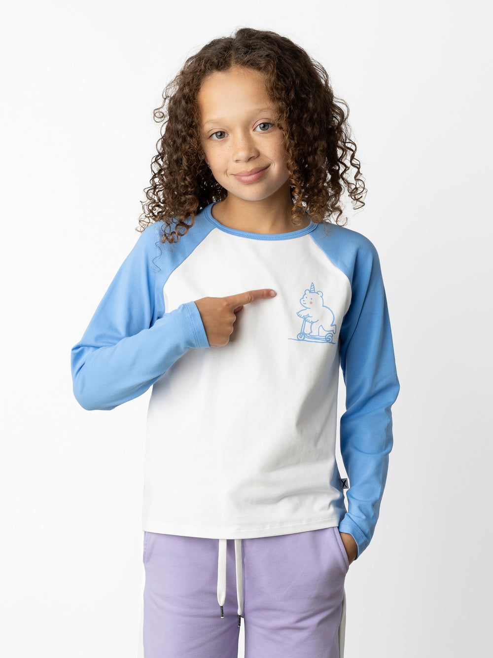 Minti kids clothing. Luxe raglan tee with contrast sleeves and neck. 190 Gram // 95% Cotton // 5% Elastane.
