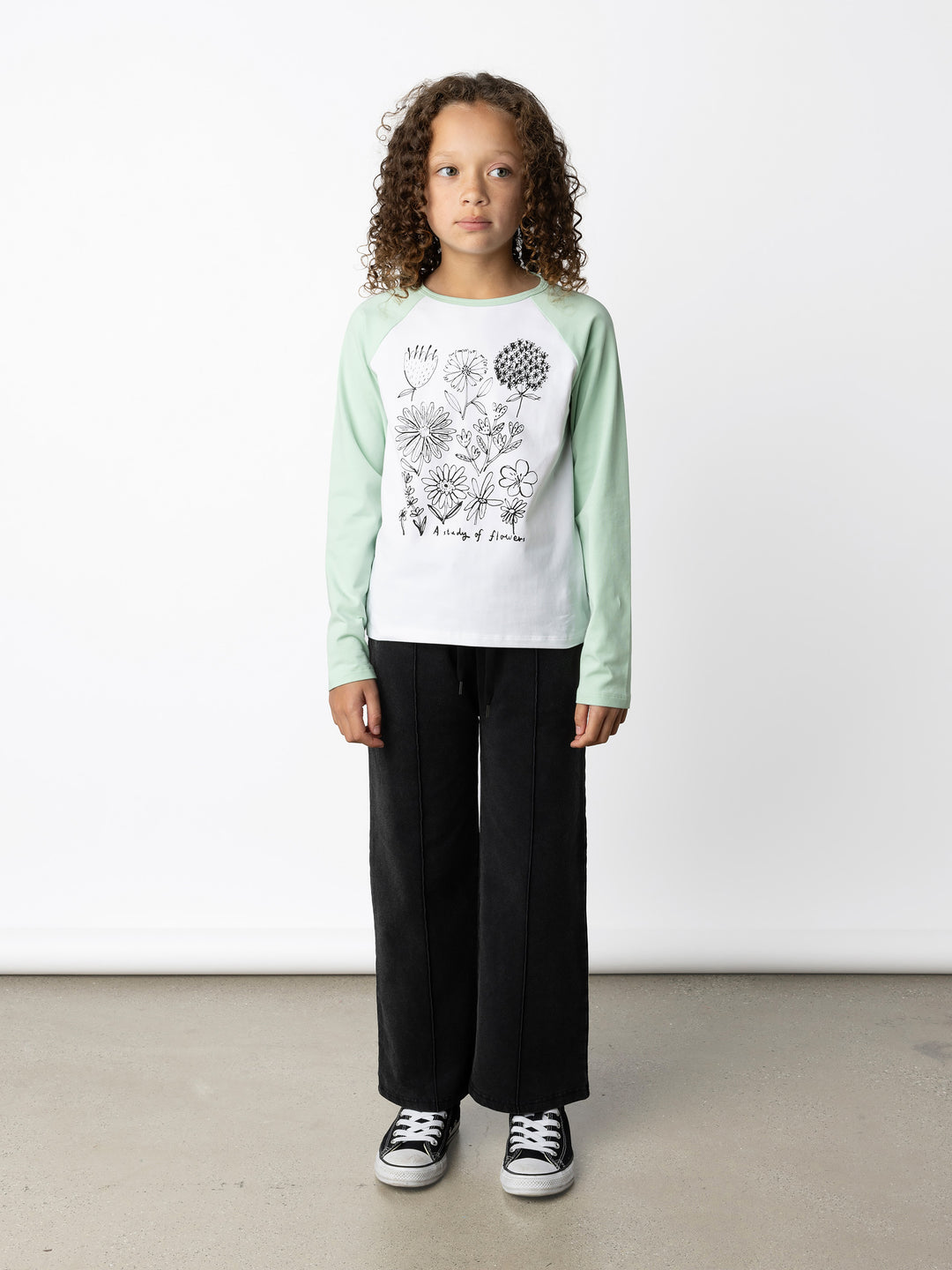 Minti kids clothing. Luxe raglan tee with contrast sleeves and neck. 190 Gram // 95% Cotton // 5% Elastane.