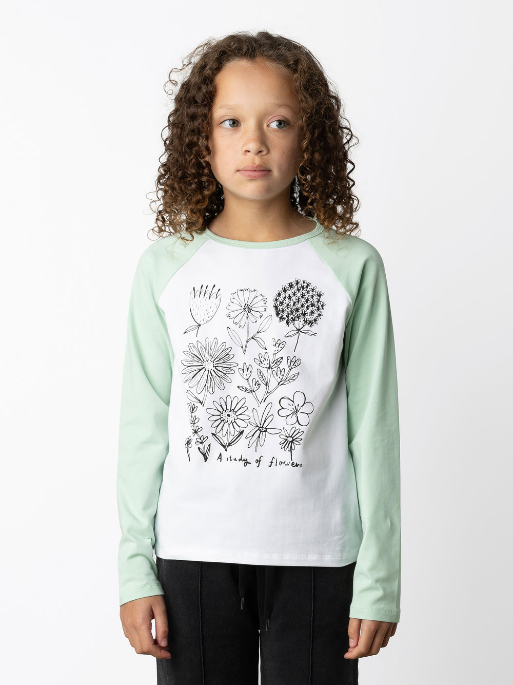Minti kids clothing. Luxe raglan tee with contrast sleeves and neck. 190 Gram // 95% Cotton // 5% Elastane.